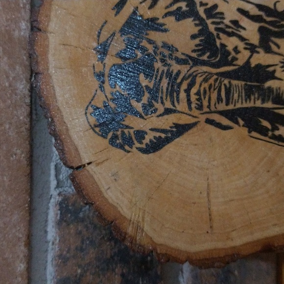 Sliced tree trunk painted shellac elephant picture - Picture 3 of 9